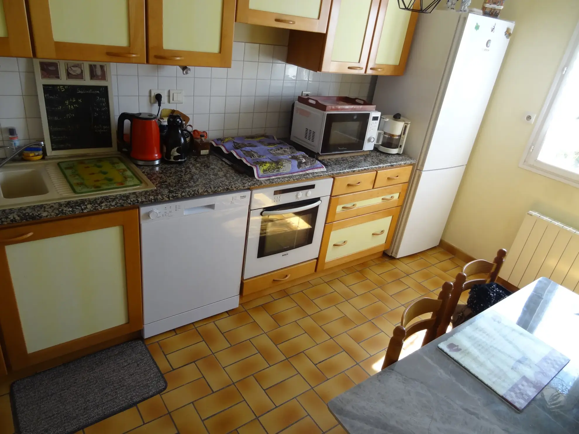 Maison 91 m² à Rostrenen avec deux logements indépendants, jardin et garages 