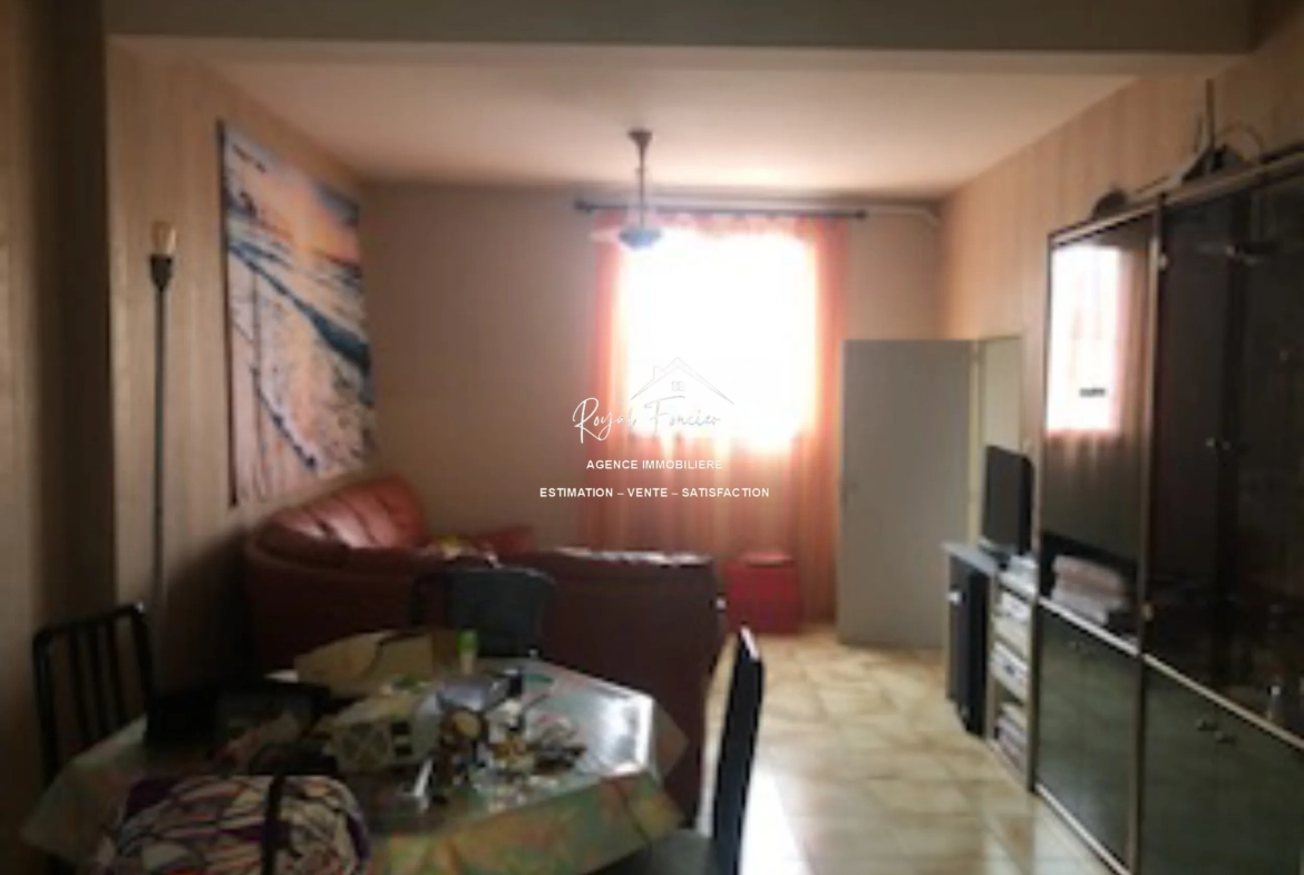 Charmante maison mitoyenne de 118 m² à Châtellerault avec jardin et toutes commodités 