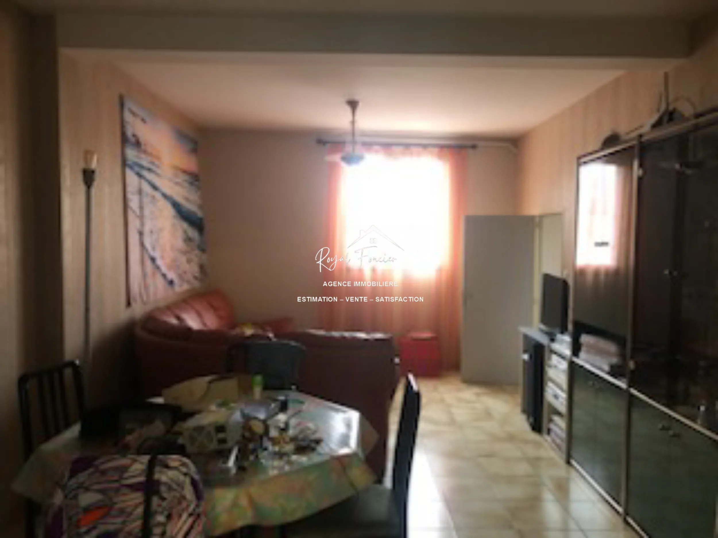 Charmante maison mitoyenne de 118 m² à Châtellerault avec jardin et toutes commodités 