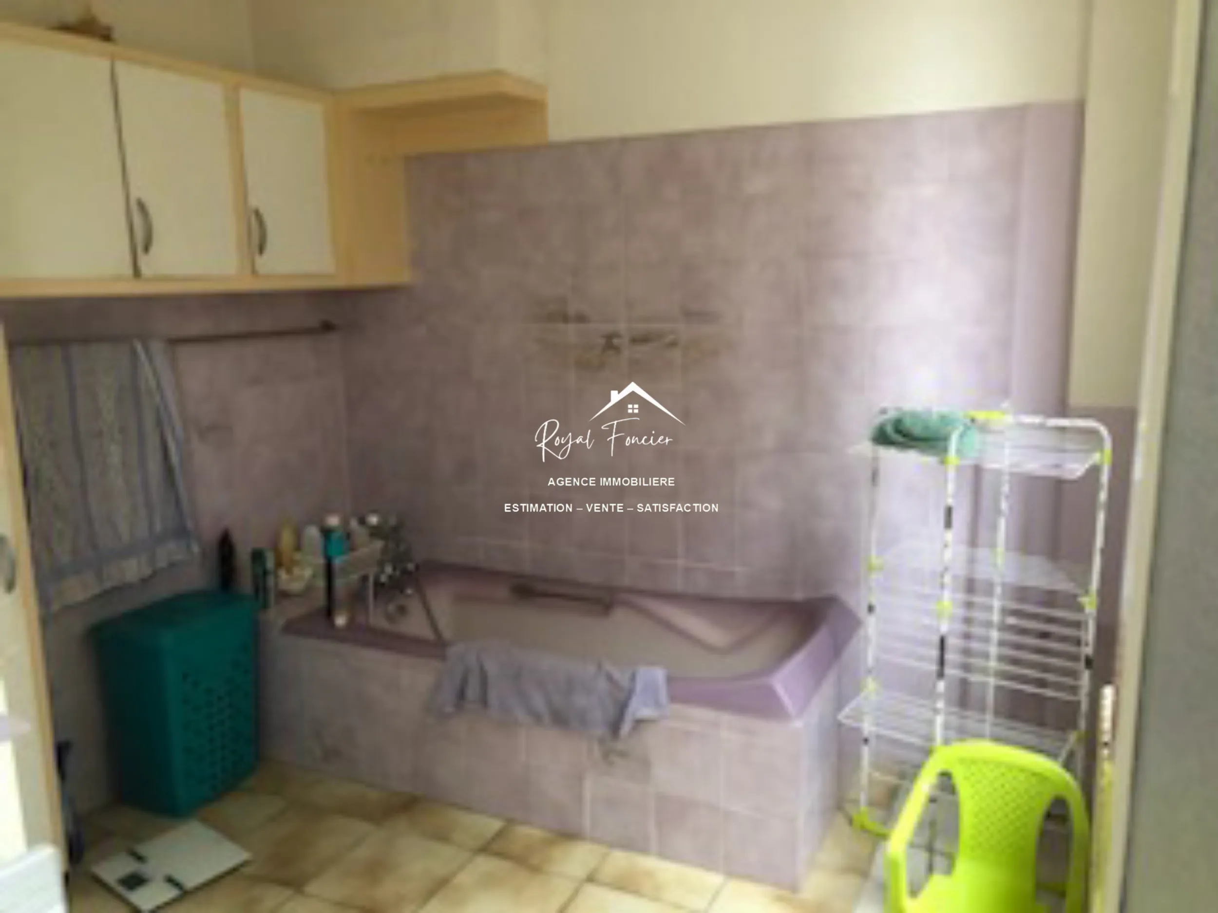 Charmante maison mitoyenne de 118 m² à Châtellerault avec jardin et toutes commodités 