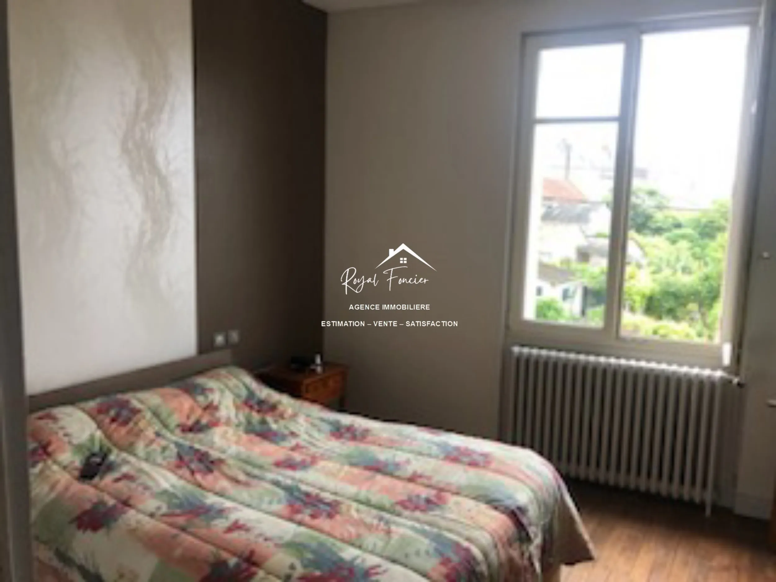 Charmante maison mitoyenne de 118 m² à Châtellerault avec jardin et toutes commodités 