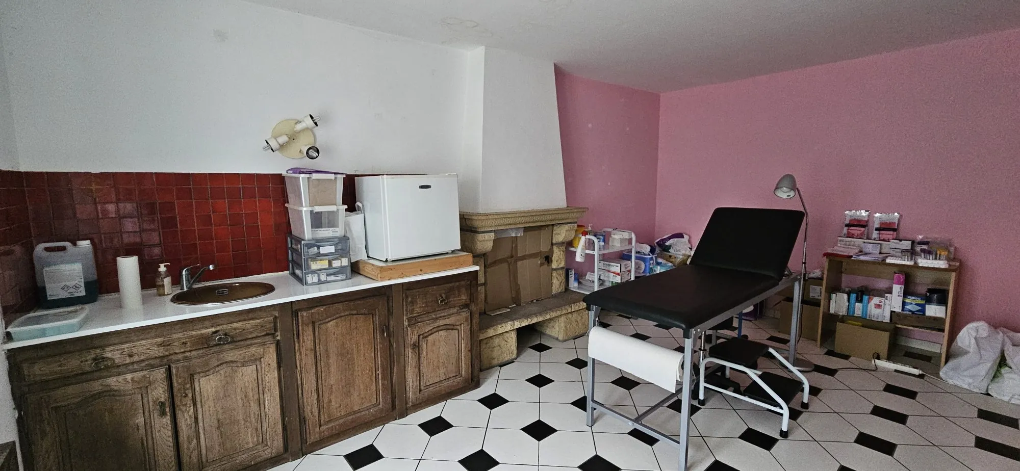Grande maison en pierre à rénover à Carnoët, proche Carhaix 