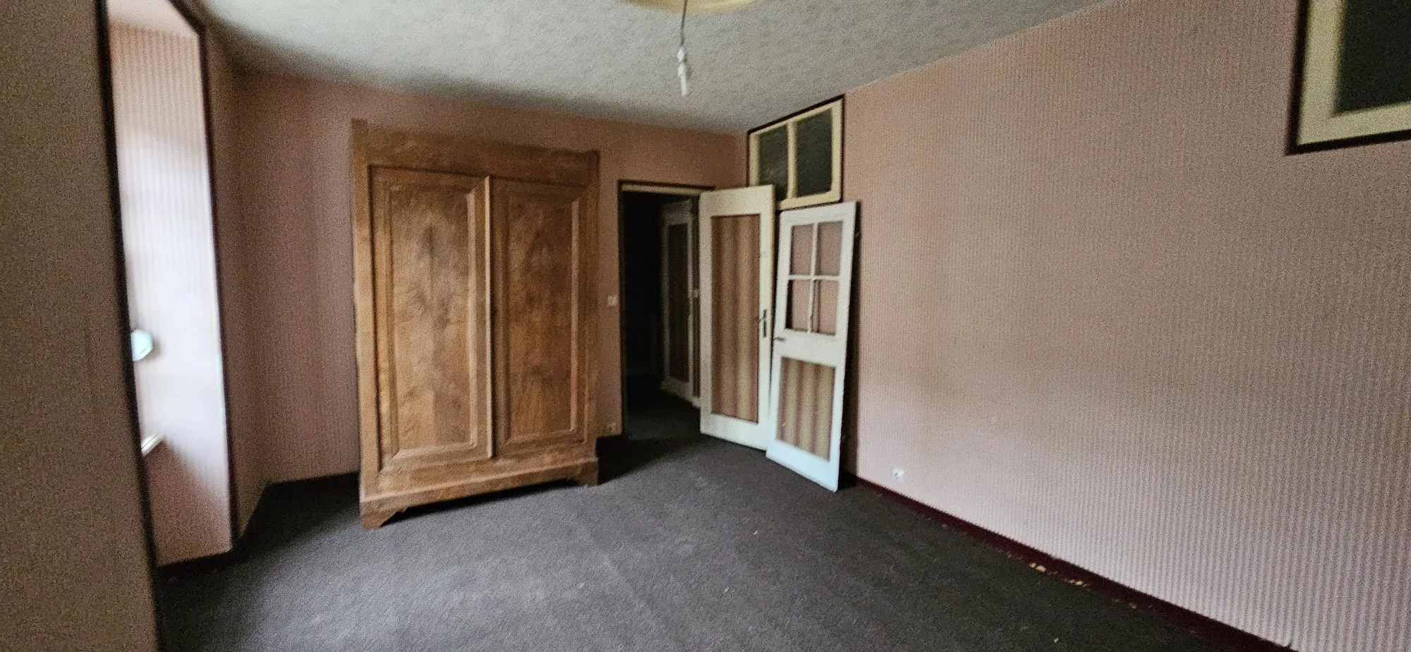 Grande maison en pierre à rénover à Carnoët, proche Carhaix 