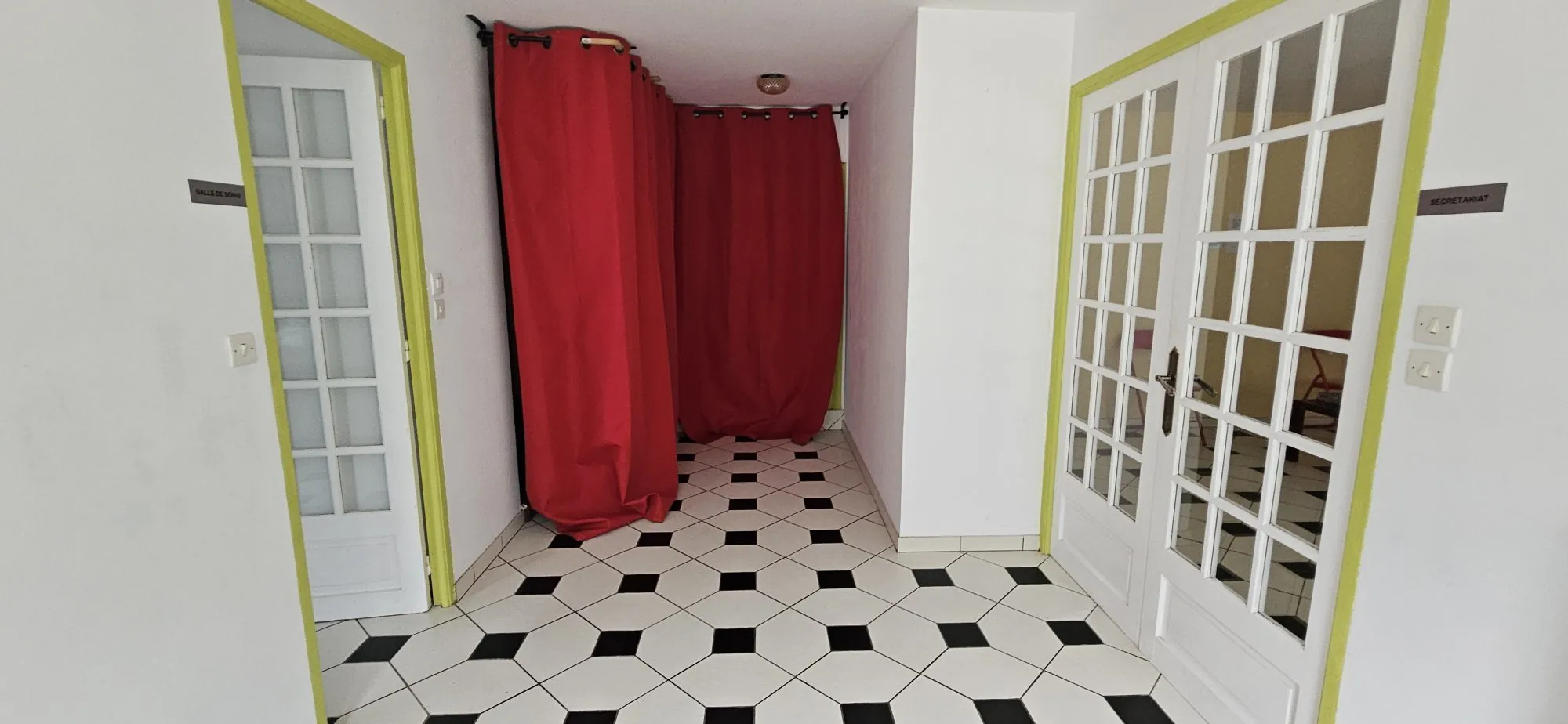 Grande maison en pierre à rénover à Carnoët, proche Carhaix 