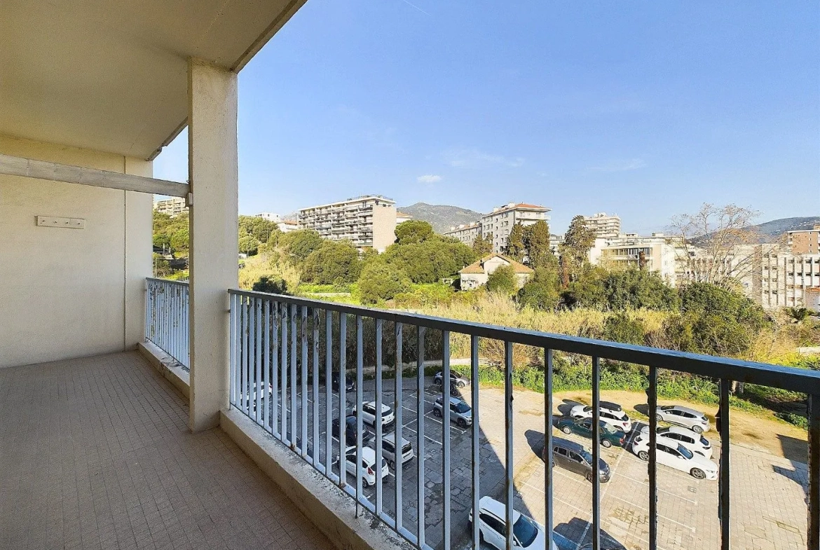 Appartement F2 à Ajaccio avec terrasse et parking, quartier Laetitia 