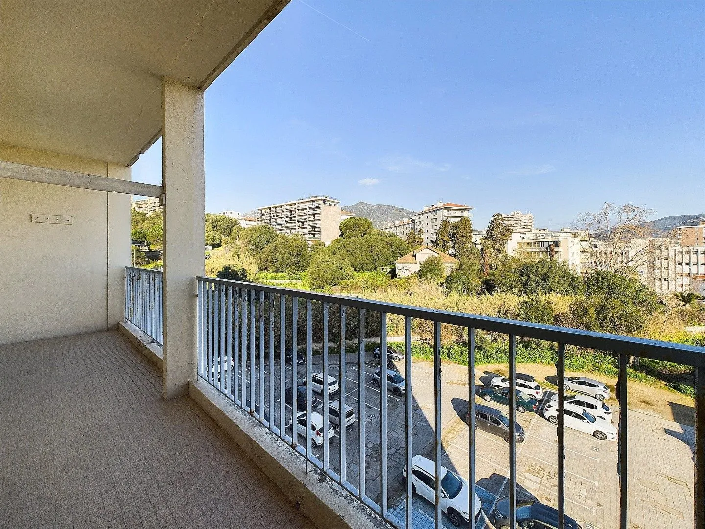 Appartement F2 à Ajaccio avec terrasse et parking, quartier Laetitia 