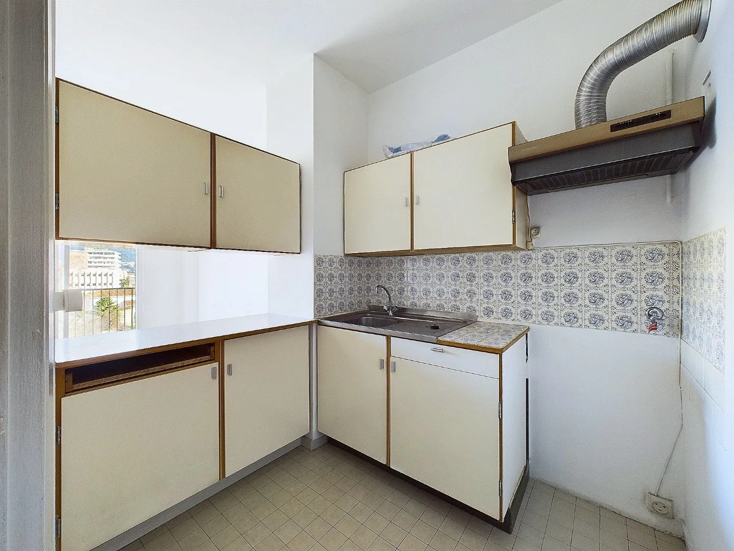 Appartement F2 à Ajaccio avec terrasse et parking, quartier Laetitia 