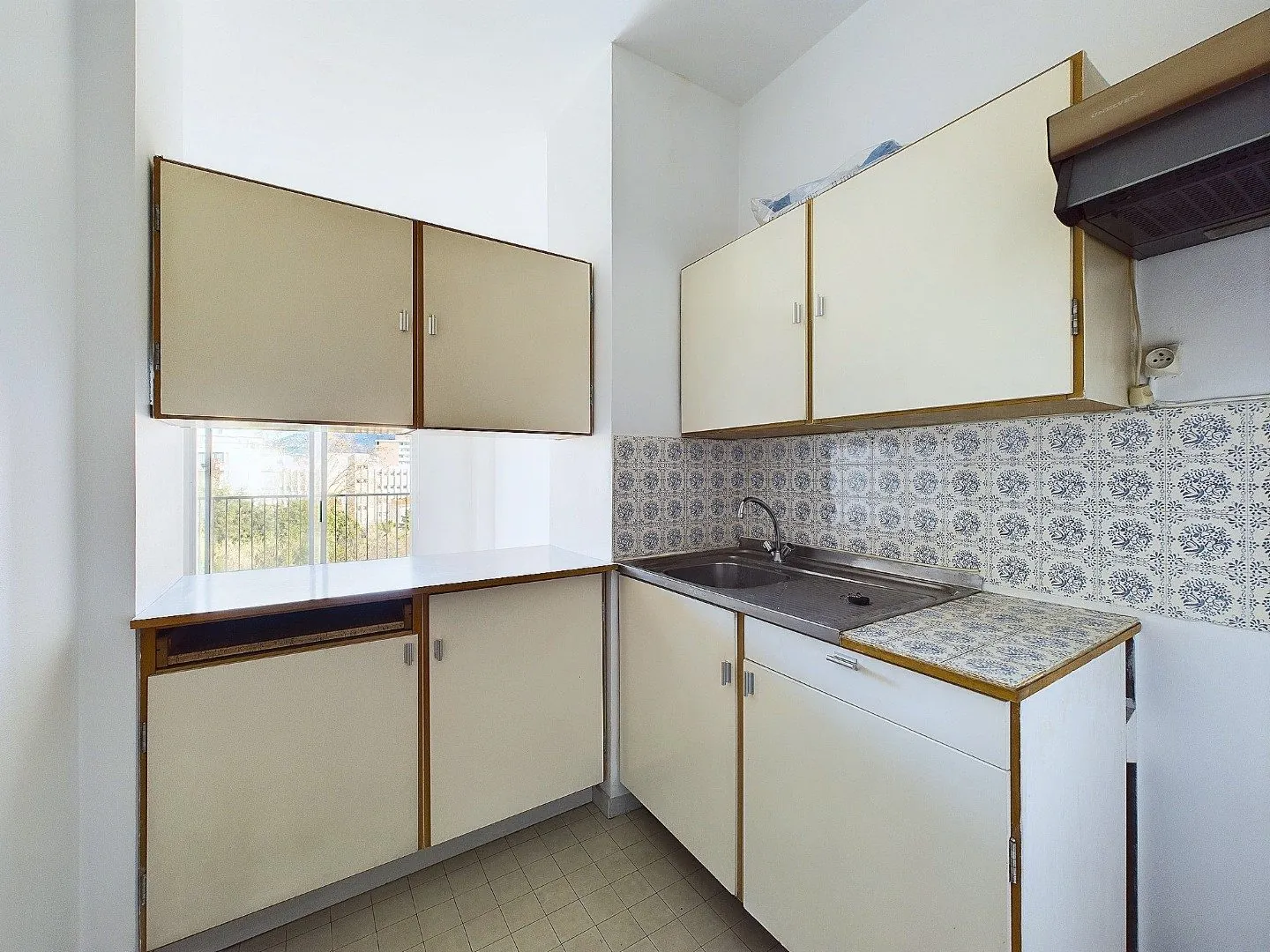 Appartement F2 à Ajaccio avec terrasse et parking, quartier Laetitia 