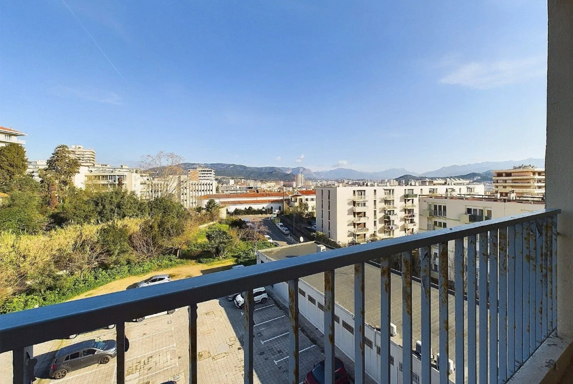 Appartement F2 à Ajaccio avec terrasse et parking, quartier Laetitia 