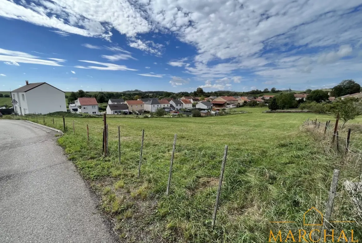 Terrain à vendre de 7,5 ares à Servigny-lès-Raville avec vue dégagée 