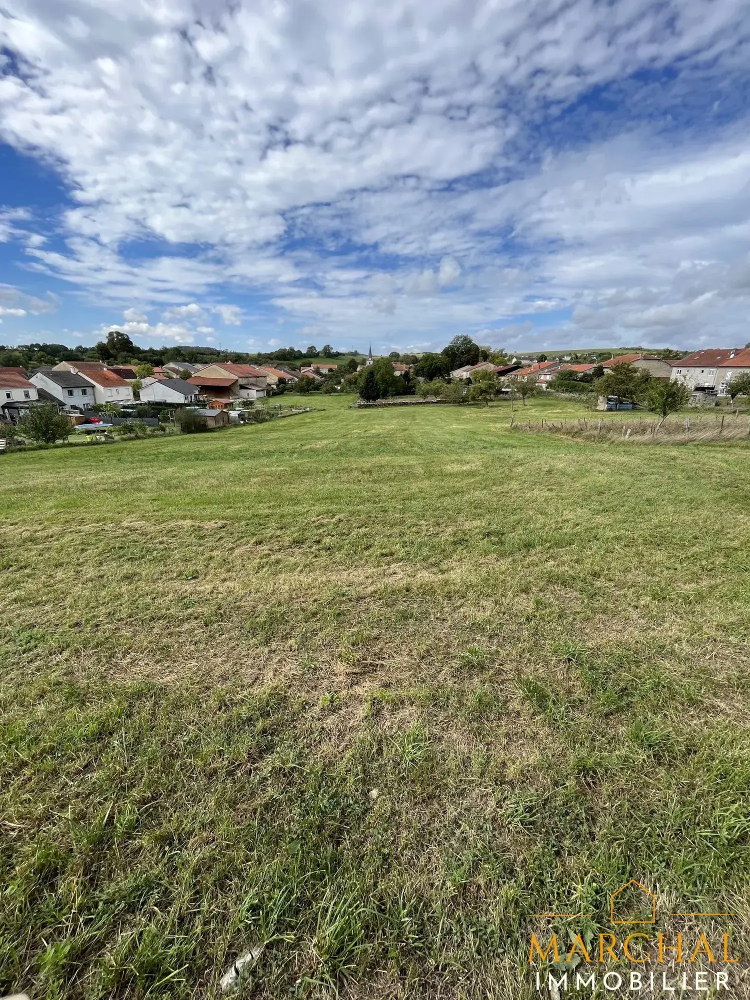 Terrain à vendre de 7,5 ares à Servigny-lès-Raville avec vue dégagée 