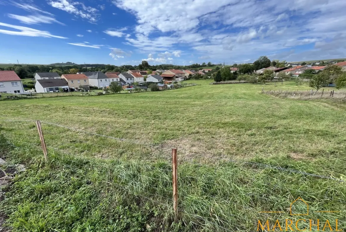 Terrain à vendre de 7,5 ares à Servigny-lès-Raville avec vue dégagée 