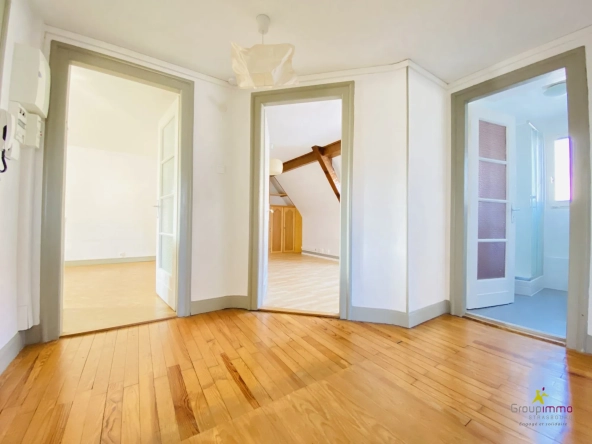 Bel appartement lumineux en dernier étage à Strasbourg Neudorf