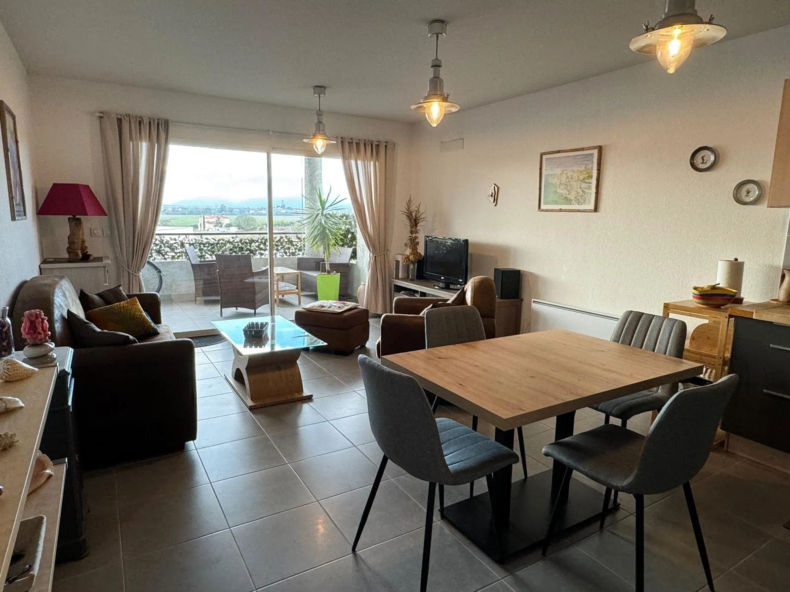 Appartement T2 meublé à Aléria avec terrasse et vue montagne 