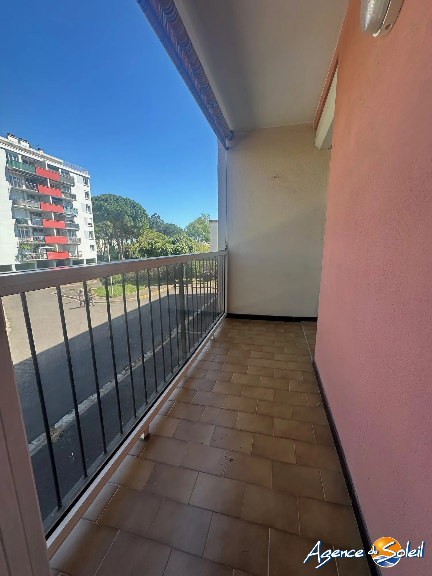 Vue balcon séjour et chambre Appartement T3 lumineux à vendre à Beziers avec garage et cave 