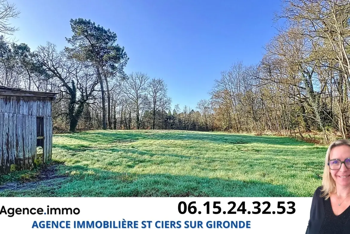 Maison en pierre à rénover à Reignac, cadre bucolique et grand terrain arboré 