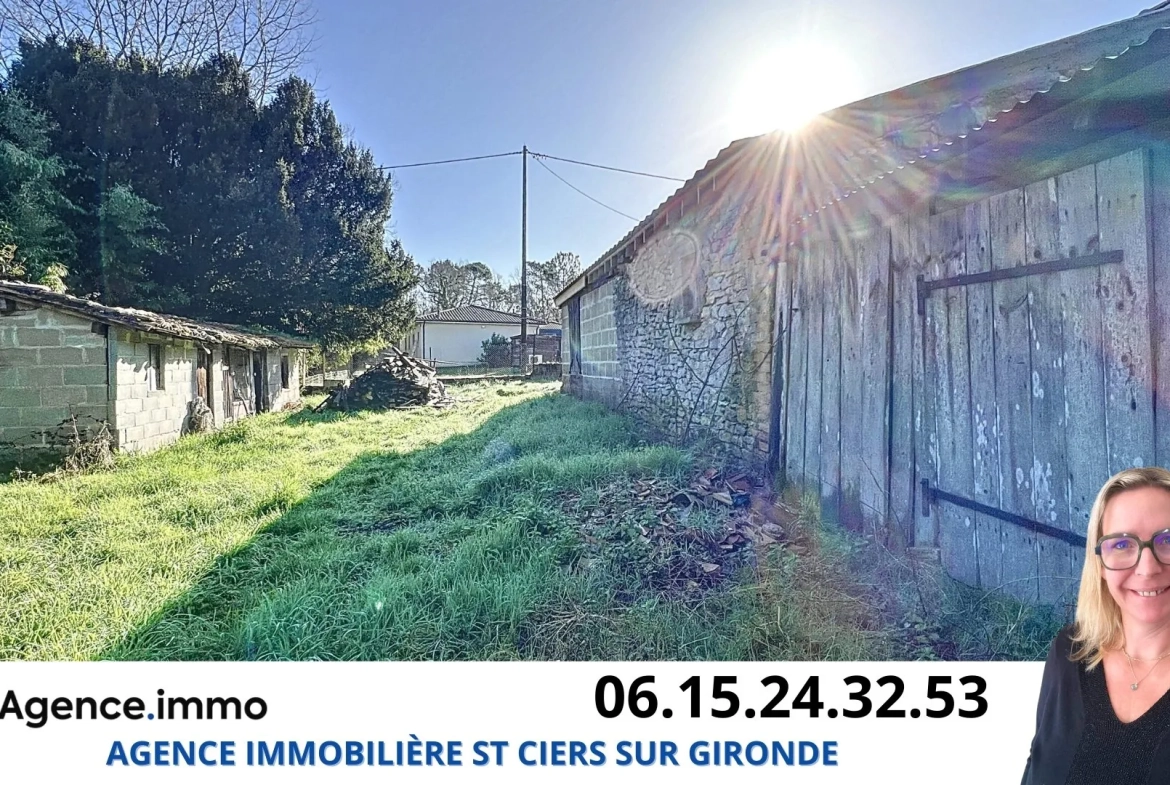 Maison en pierre à rénover à Reignac, cadre bucolique et grand terrain arboré 