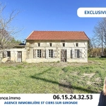 Maison en pierre à rénover à Reignac, cadre bucolique et grand terrain arboré
