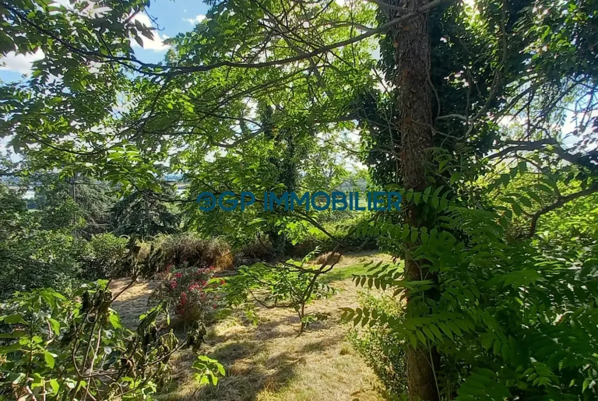 Terrain constructible de 1263 m² à Castelnau d'Estrétefonds, proche Toulouse 