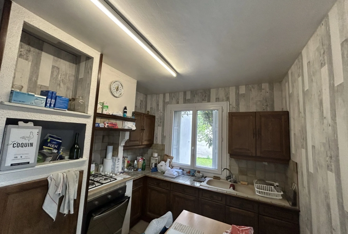 Maison à vendre à Quillan avec jardin, garage et cave en centre-ville 