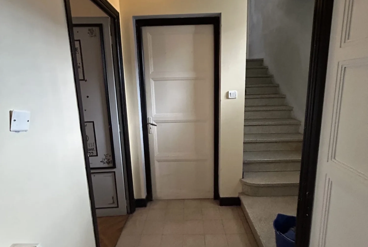 Maison à vendre à Quillan avec jardin, garage et cave en centre-ville 