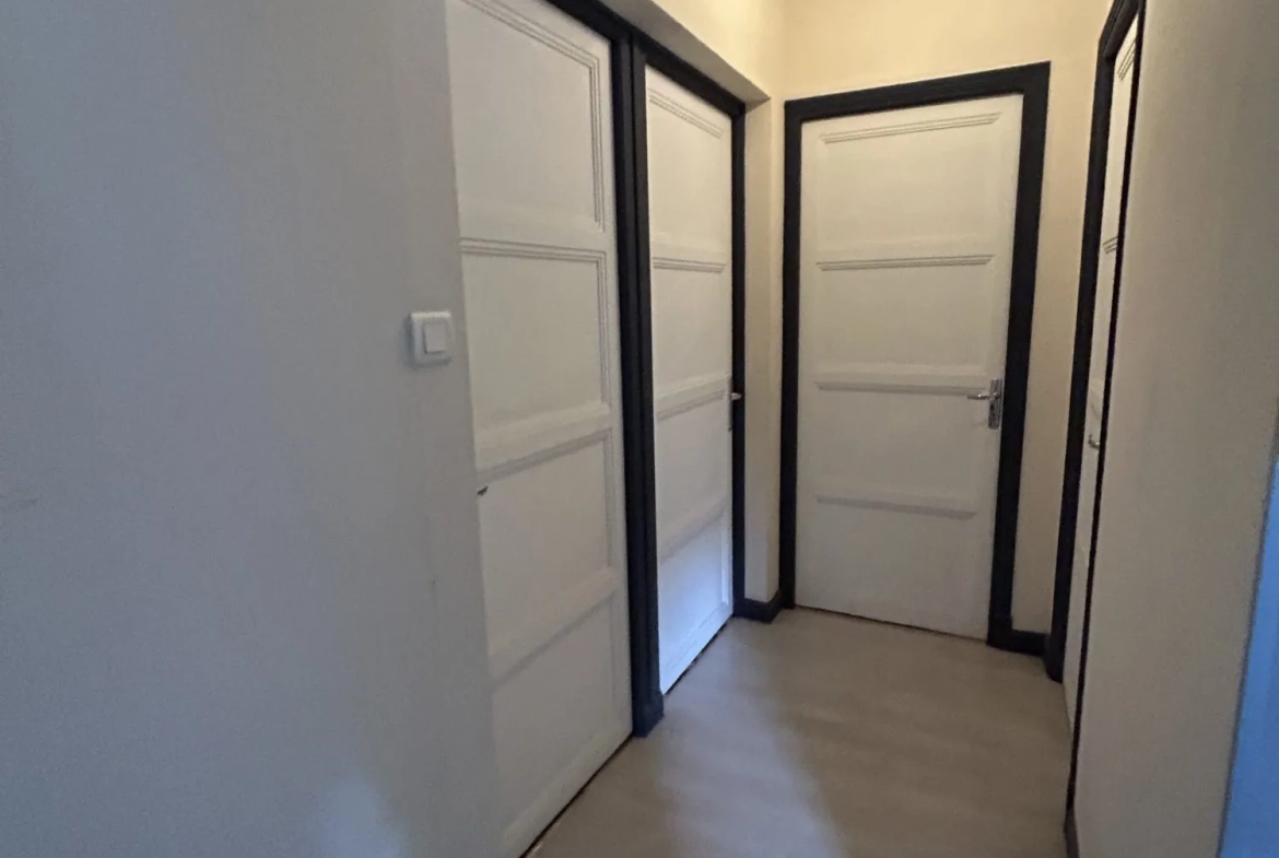 Maison à vendre à Quillan avec jardin, garage et cave en centre-ville 