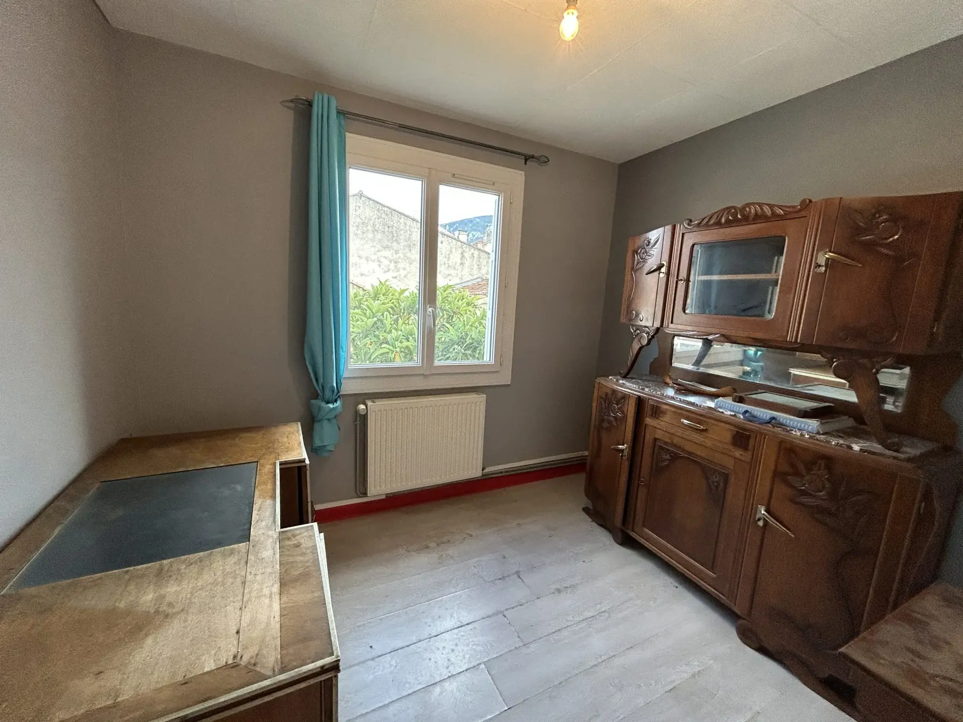Maison à vendre à Quillan avec jardin, garage et cave en centre-ville 