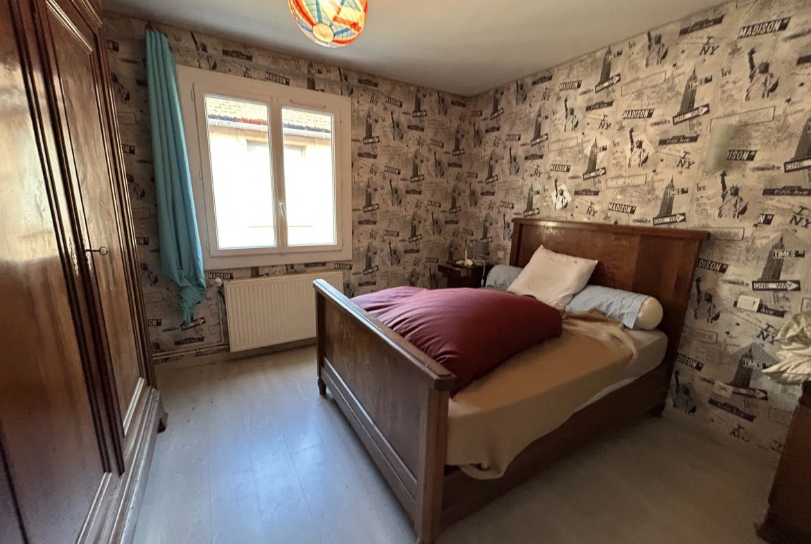 Maison à vendre à Quillan avec jardin, garage et cave en centre-ville 