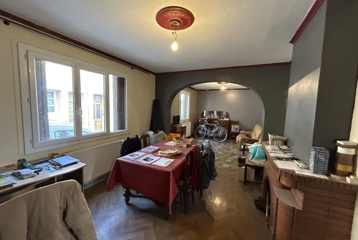 Maison à vendre à Quillan avec jardin, garage et cave en centre-ville 