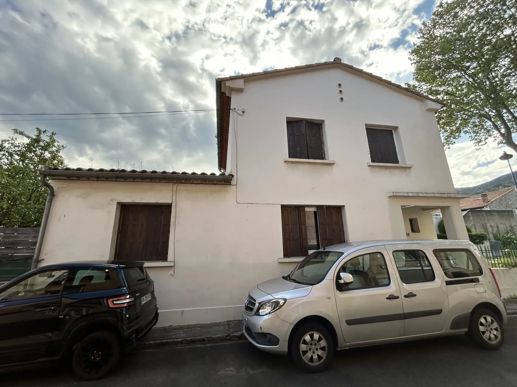 Maison à vendre à Quillan avec jardin, garage et cave en centre-ville 