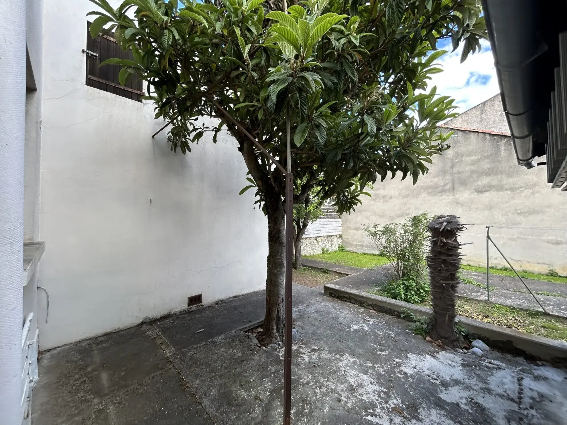 Maison à vendre à Quillan avec jardin, garage et cave en centre-ville 