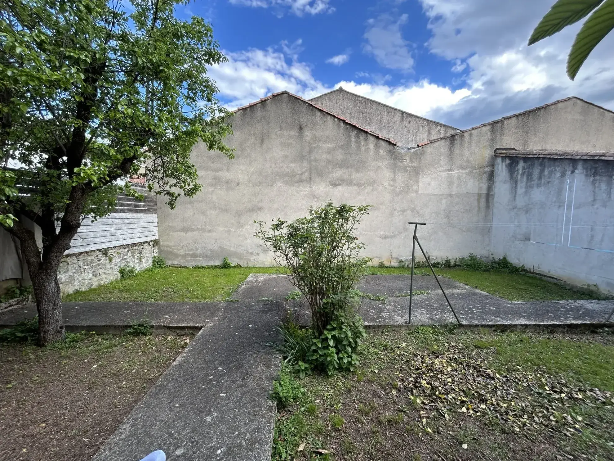 Maison à vendre à Quillan avec jardin, garage et cave en centre-ville 