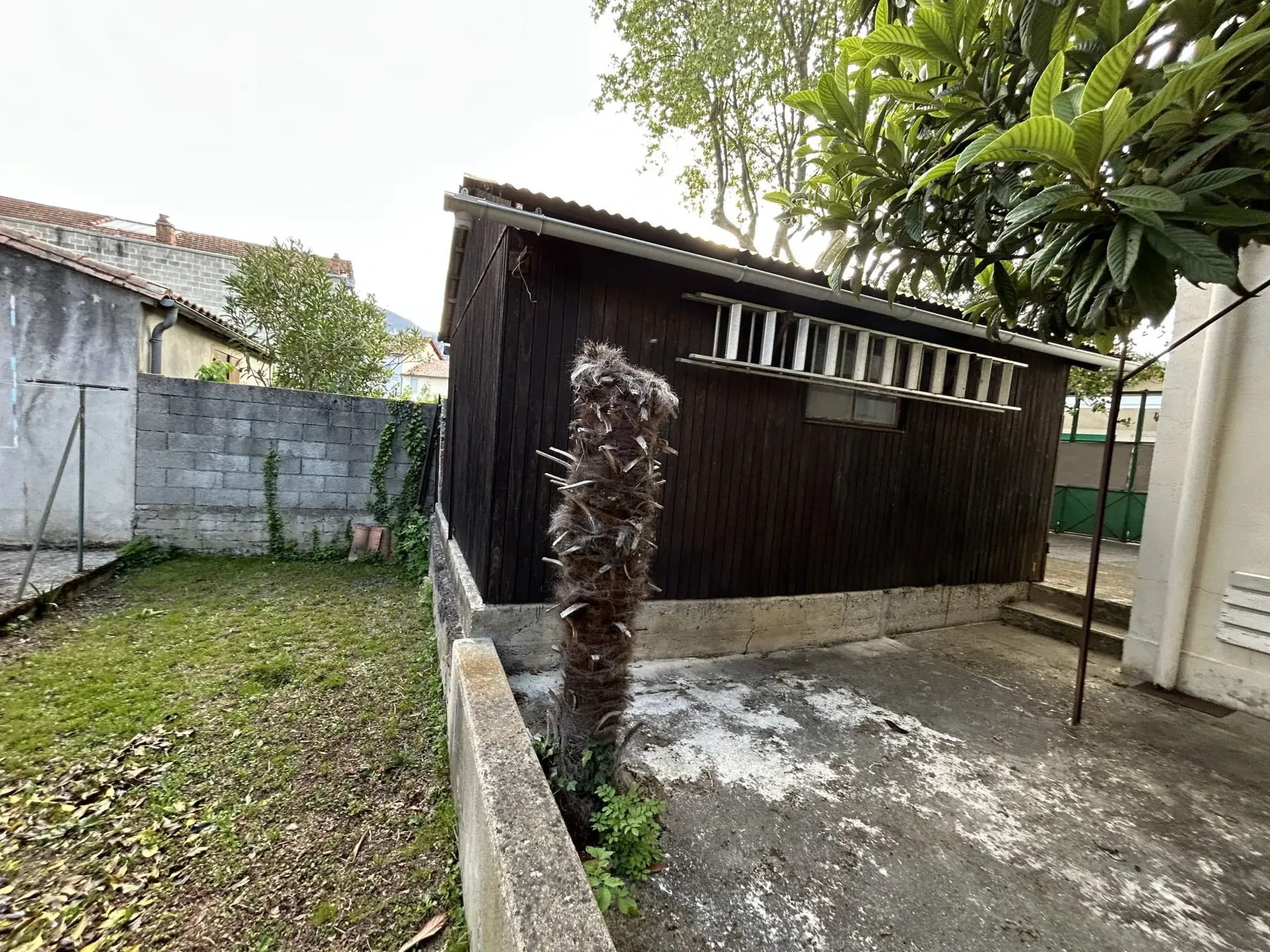 Maison à vendre à Quillan avec jardin, garage et cave en centre-ville 