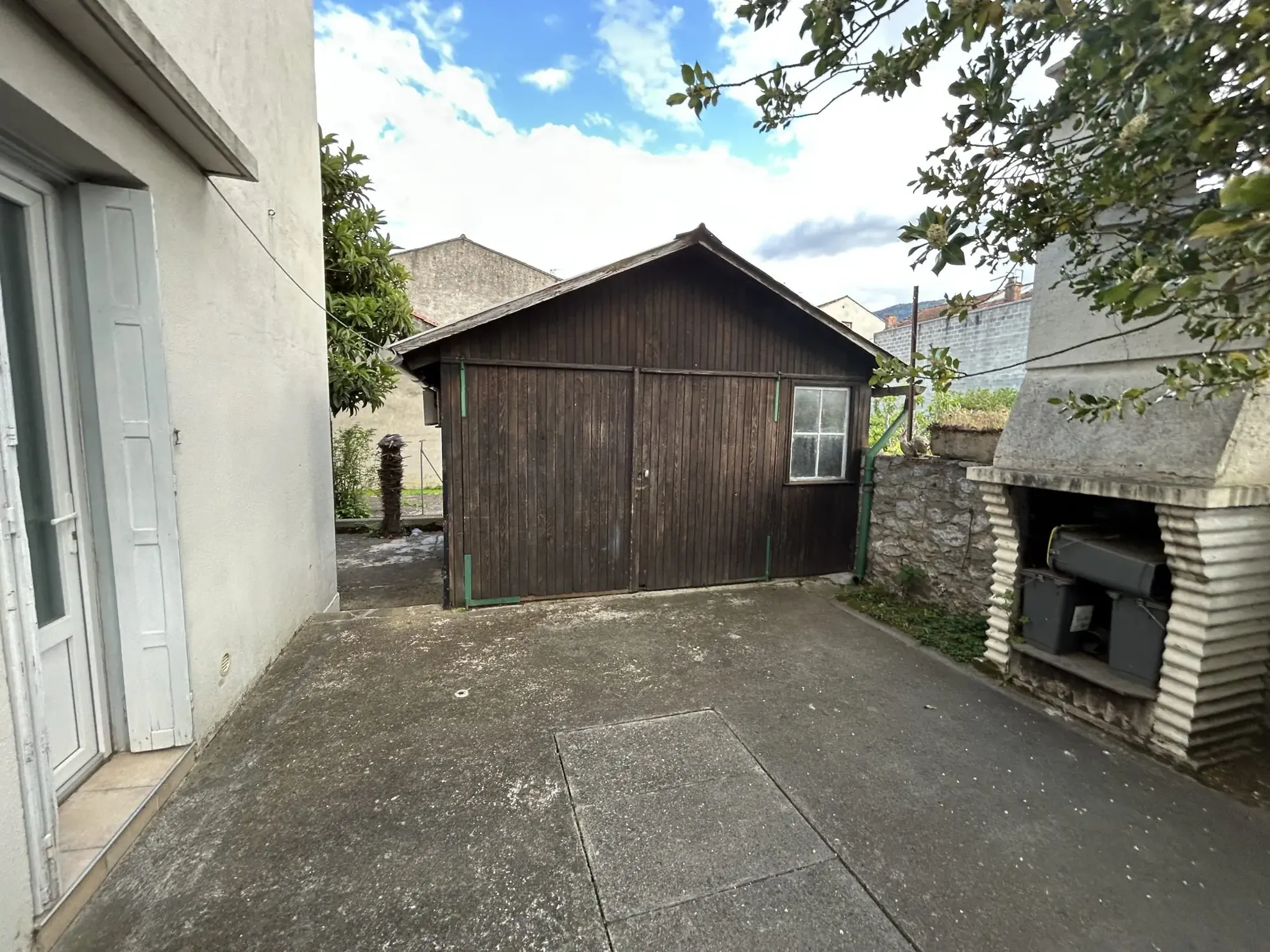 Maison à vendre à Quillan avec jardin, garage et cave en centre-ville 