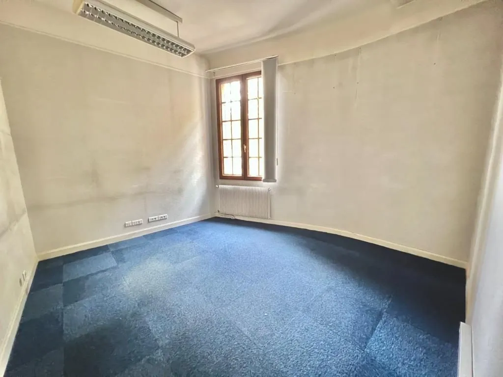 Bureaux polyvalents avec possibilité d'aménagement résidentiel à Mende (48000) 