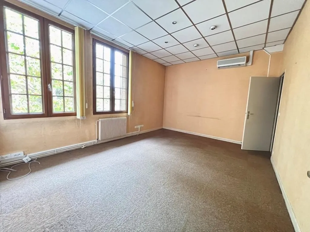 Bureaux polyvalents avec possibilité d'aménagement résidentiel à Mende (48000) 