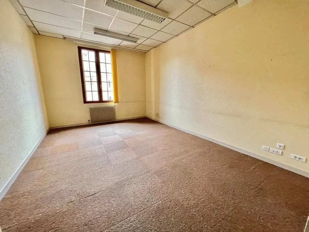 Bureaux polyvalents avec possibilité d'aménagement résidentiel à Mende (48000) 