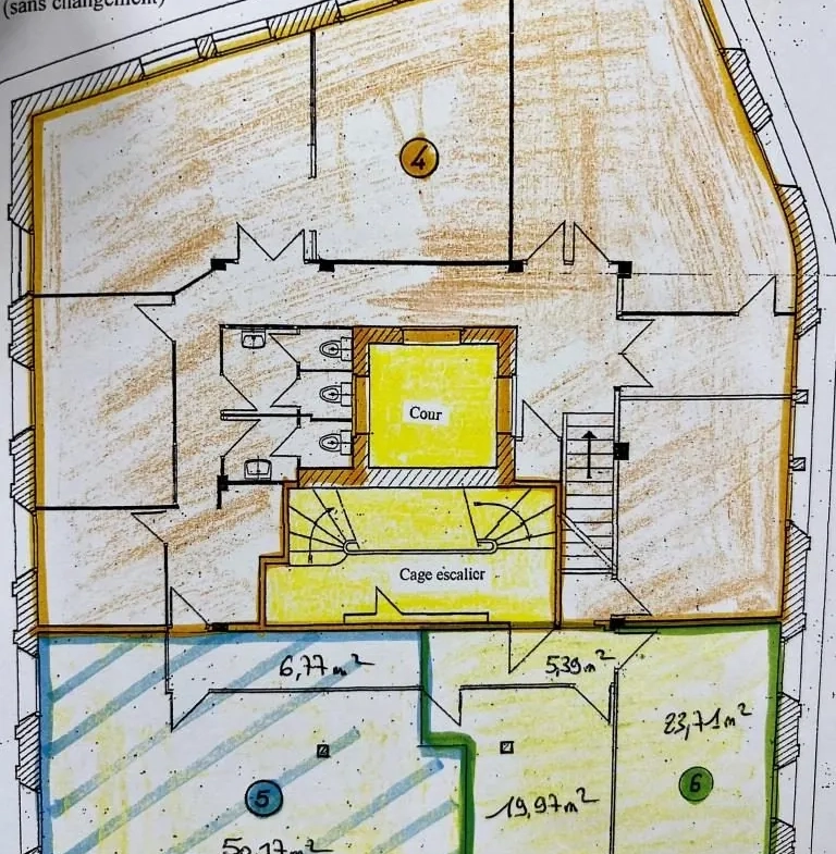 Bureaux polyvalents avec possibilité d'aménagement résidentiel à Mende (48000) 