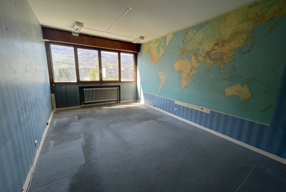 Appartement T4 à Échirolles avec Vue Montagne et Rénovation Possible 