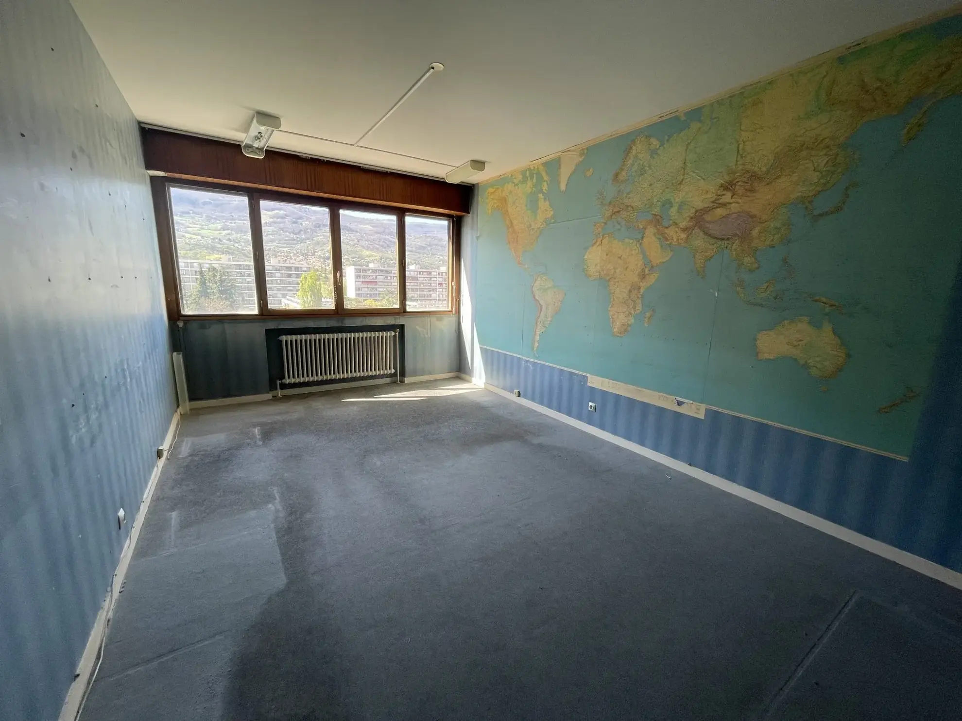 Appartement T4 à Échirolles avec Vue Montagne et Rénovation Possible 