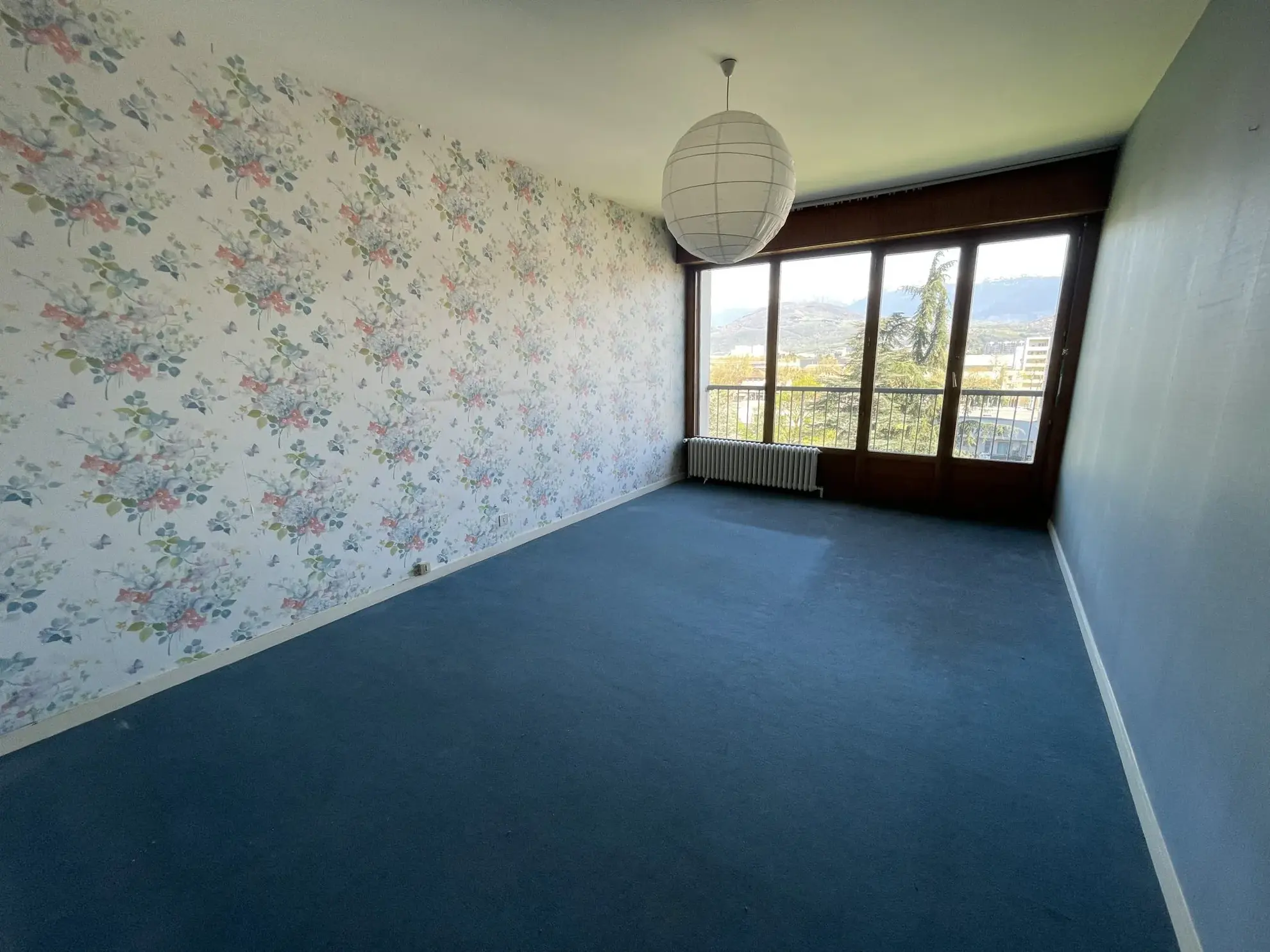 Appartement T4 à Échirolles avec Vue Montagne et Rénovation Possible 
