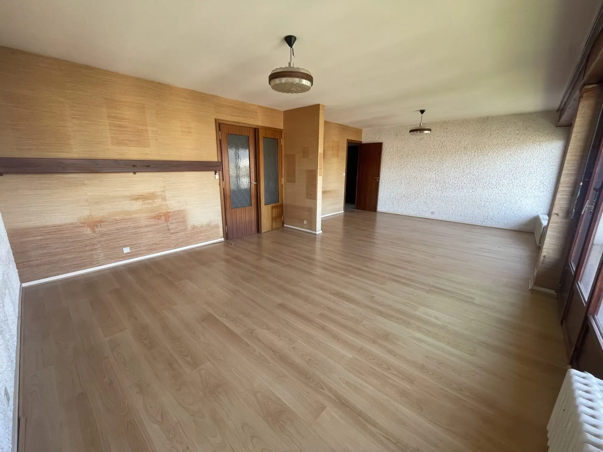 Appartement T4 à Échirolles avec Vue Montagne et Rénovation Possible 