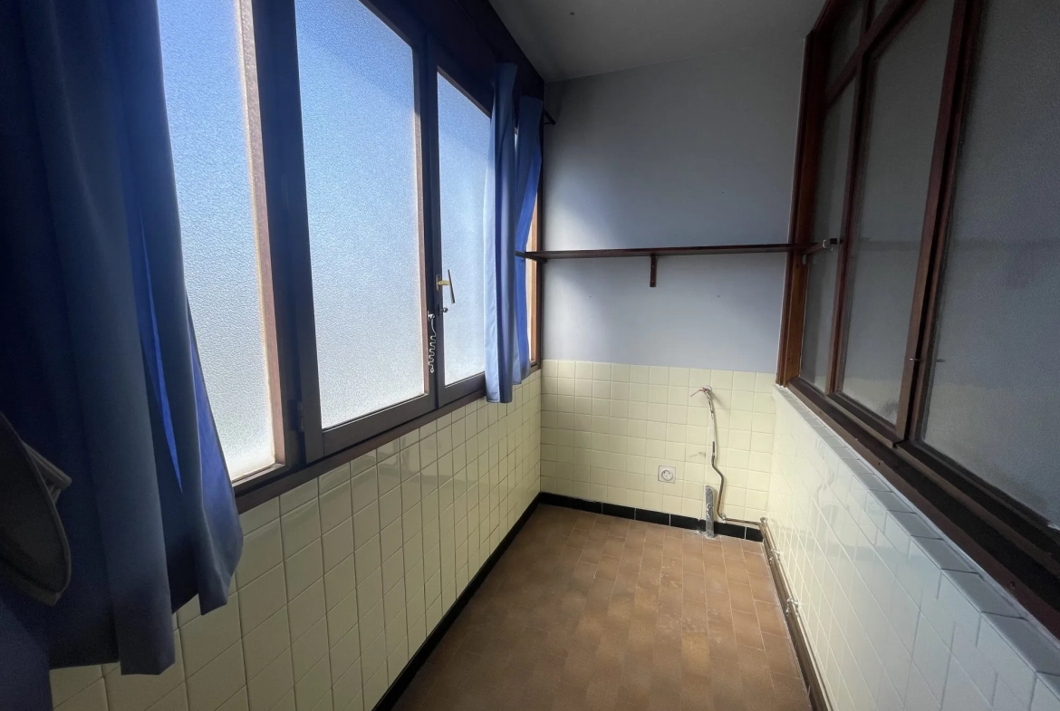 Appartement T4 à Échirolles avec Vue Montagne et Rénovation Possible 