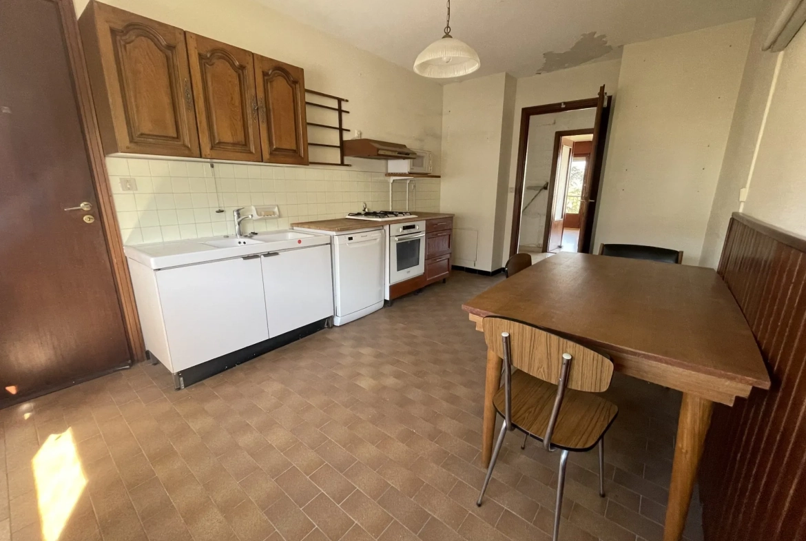 Appartement T4 à Échirolles avec Vue Montagne et Rénovation Possible 
