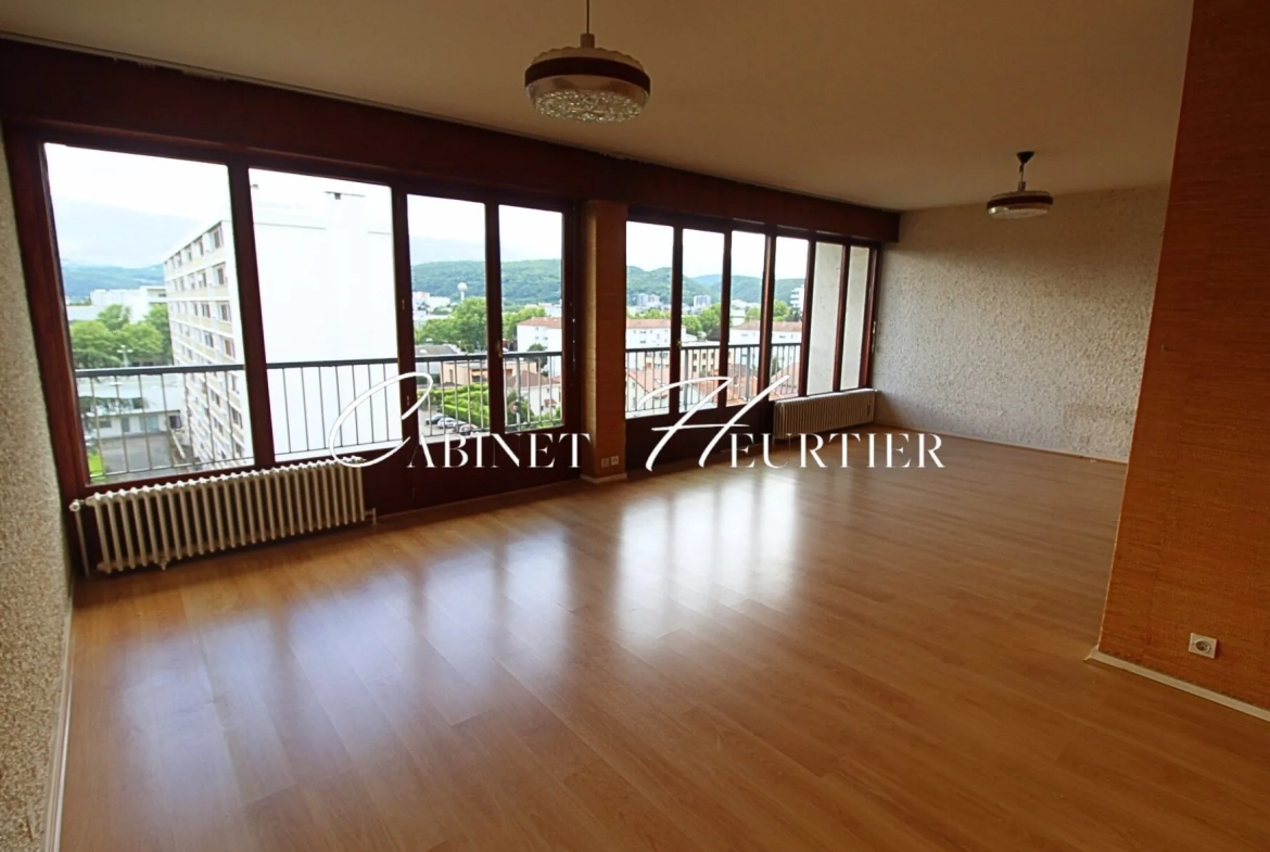Appartement T4 à Échirolles avec Vue Montagne et Rénovation Possible 