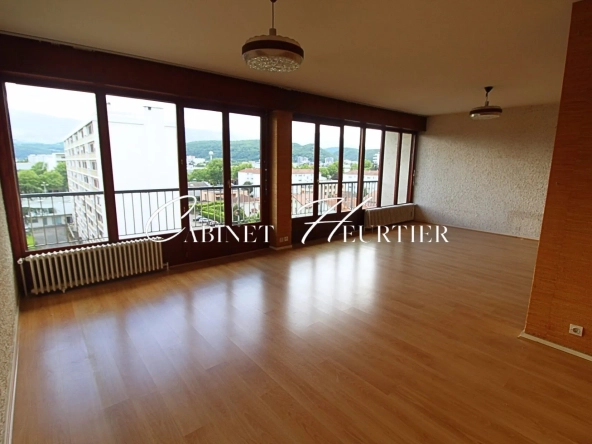 Appartement T4 à Échirolles avec Vue Montagne et Rénovation Possible