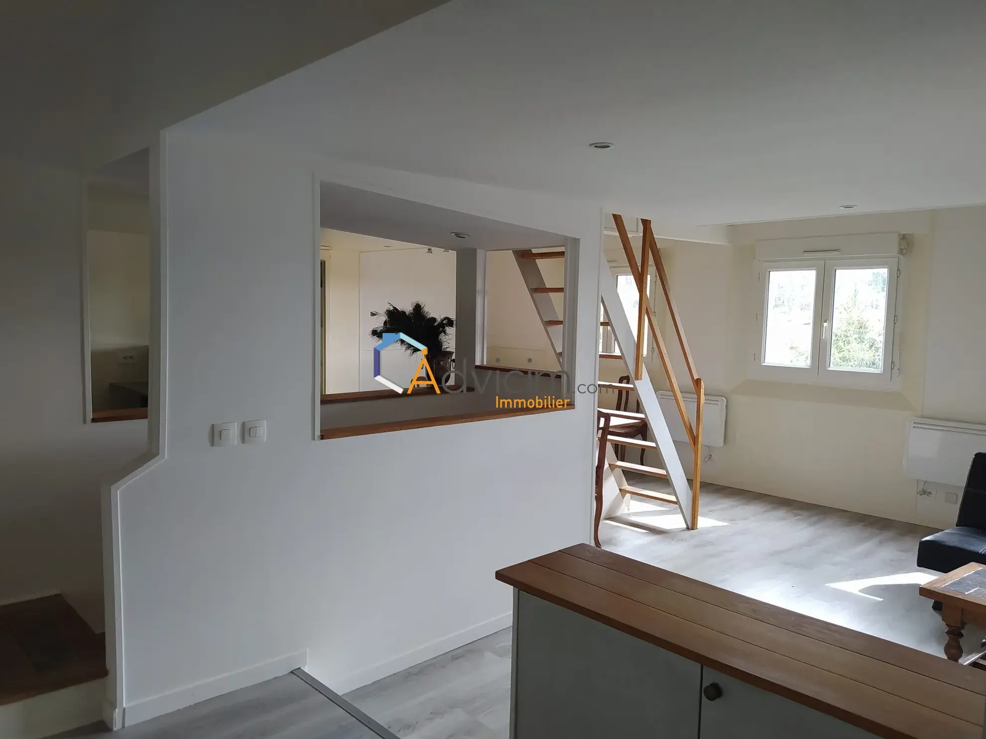 Maison loft atypique avec studio, terrasse et parking à Souppes-sur-Loing 