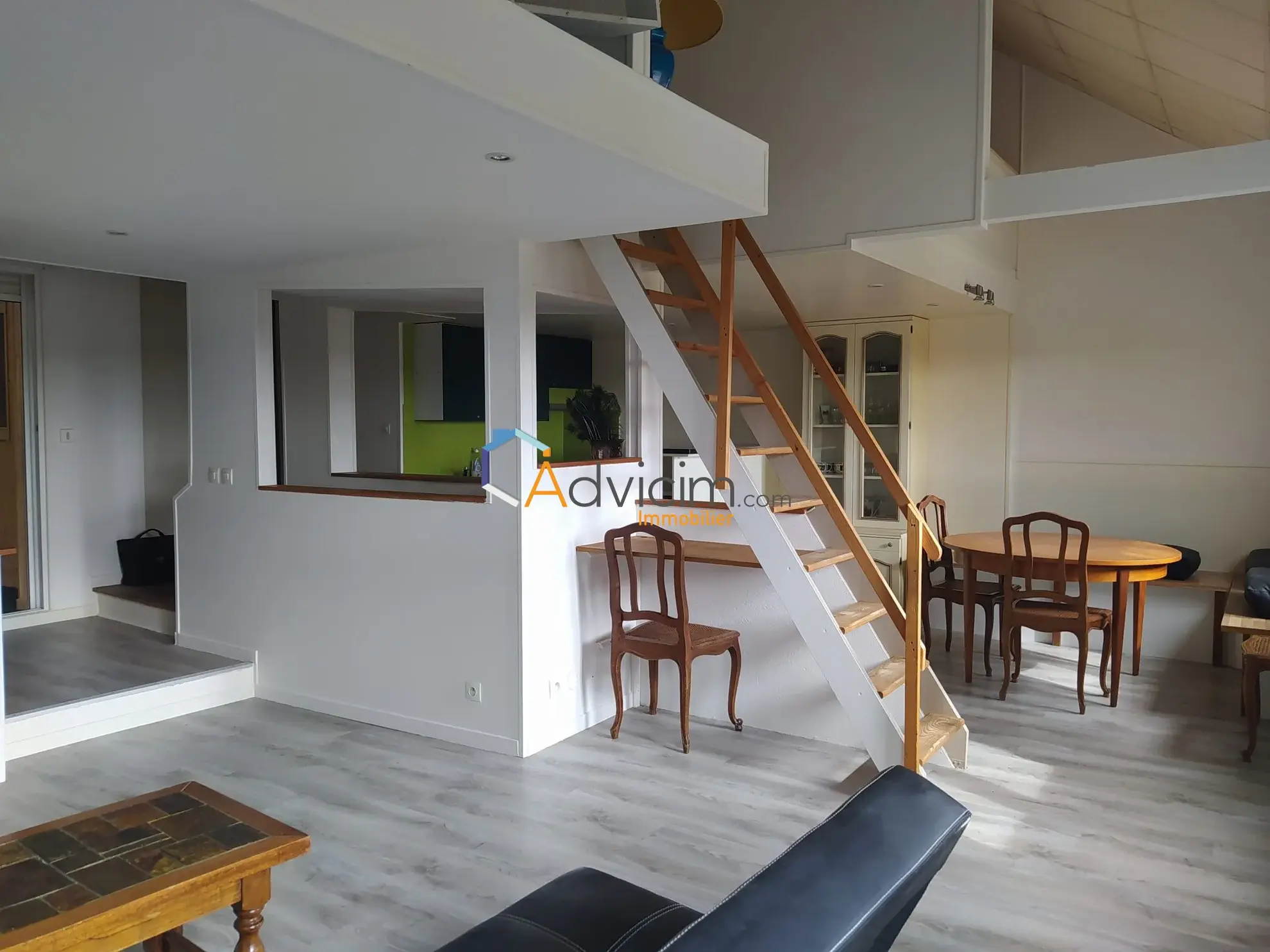 Maison loft atypique avec studio, terrasse et parking à Souppes-sur-Loing 