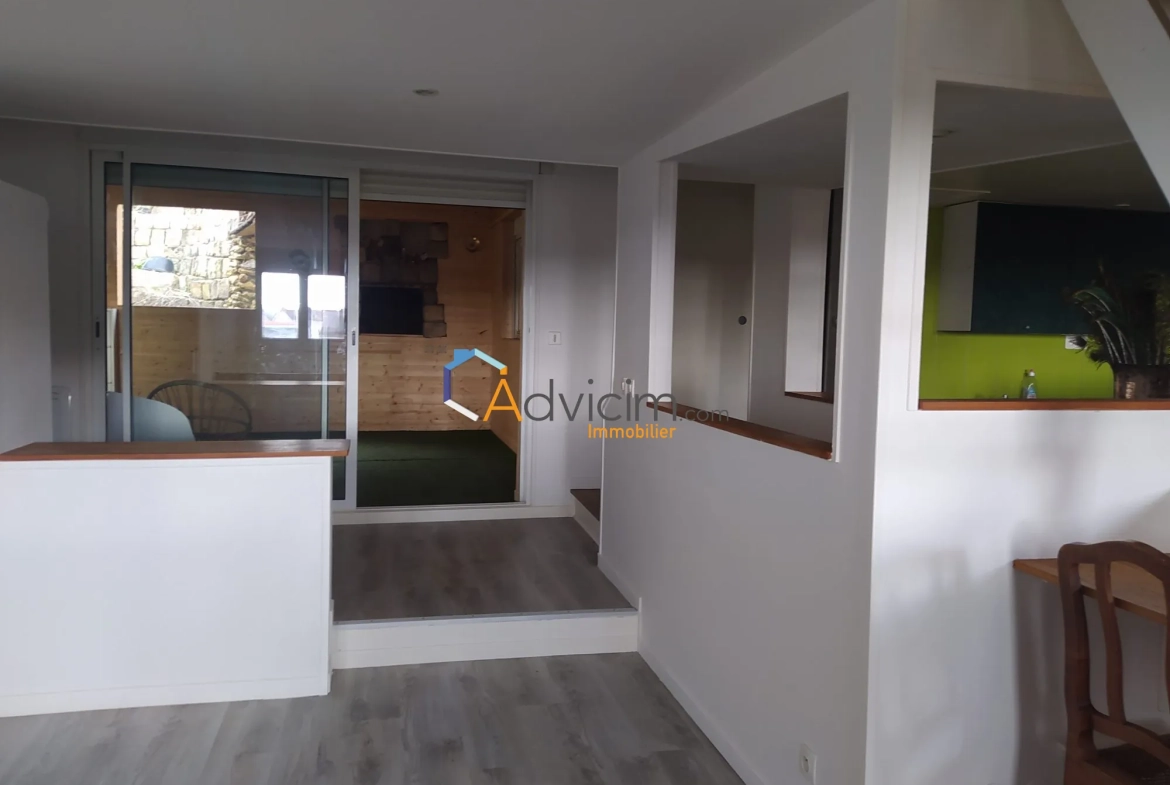 Maison loft atypique avec studio, terrasse et parking à Souppes-sur-Loing 