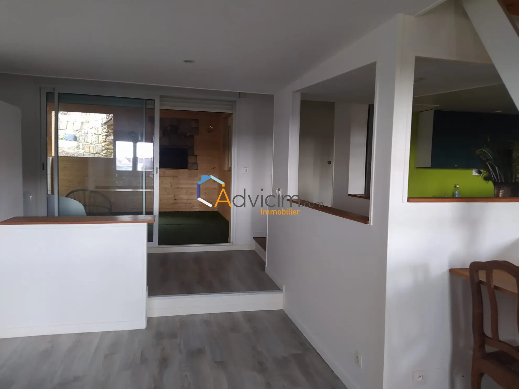 Maison loft atypique avec studio, terrasse et parking à Souppes-sur-Loing 